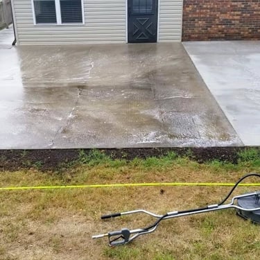 Concrete driveway cleaning in Rogersville, Tn 37857 near me by Bobs Pressure Washing LLC in Bulls Gap, Tn 37711 3