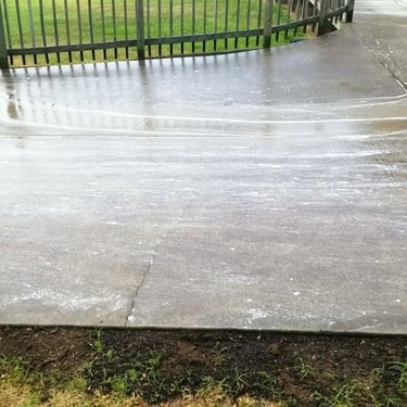 Concrete driveway cleaning in Rogersville, Tn 37857 near me by Bobs Pressure Washing LLC in Bulls Gap, Tn 37711 1