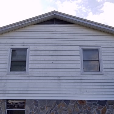 House wash in Greenville, Tn 37743 37745 near me by Bobs Pressure Washing LLC in Bulls Gap, Tn 37711 8