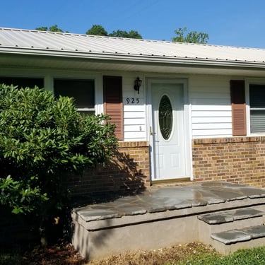 House wash in Greenville, Tn 37743 37745 near me by Bobs Pressure Washing LLC in Bulls Gap, Tn 37711 5