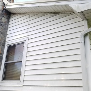 House wash in Greenville, Tn 37743 37745 near me by Bobs Pressure Washing LLC in Bulls Gap, Tn 37711 9