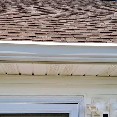 House wash in Russellville, Tn 37860 near me by Bobs Pressure Washing LLC in Bulls Gap, Tn 37711 2