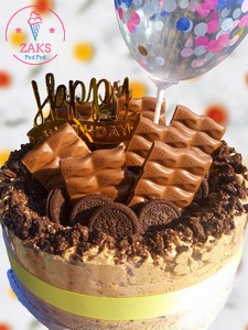 A birthday Cookie crumble cheesecake from ZAKS Pud Pod
