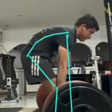 Una persona haciendo peso muerto y haciendo un análisis de su técnica