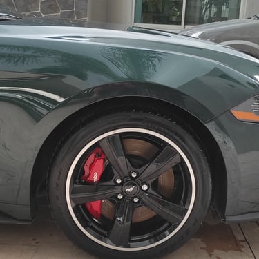 Auto deportivo con acabado espejo tras recubrimiento cerámico System X aplicado en D Cars PRO Detailing Guadalajara.