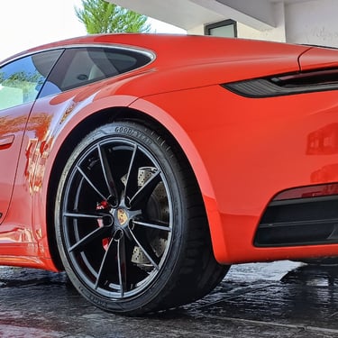 Detallado automotriz profesional de auto deportivo con recubrimiento cerámico System X Max G+ en D Cars PRO Detailing Guadala