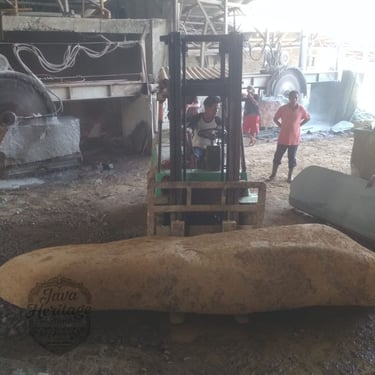 proses logistik cepat dari tambang [Java Heritage Stone] ke lokasi proyek
