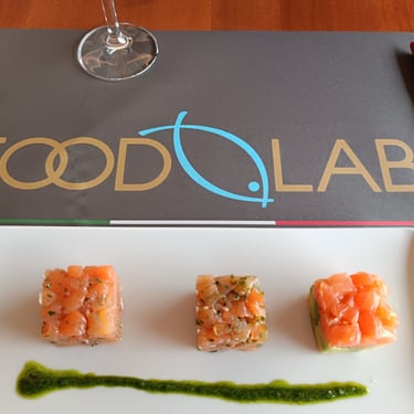 Preparazione gastronomica a base di salmone affumicato FoodLab