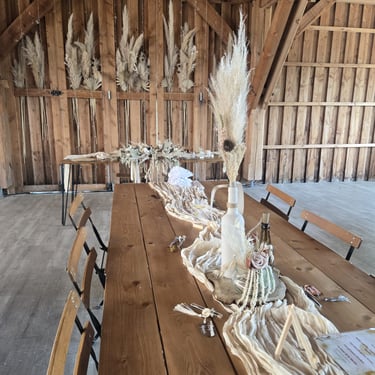 Décoration de table de mariage en graminées séchées, créée par l'Ensorce'Fleurs