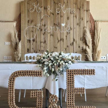 Centre de table de mariage, fleurs séchées, tons blanc et écru, créé par l'Ensorce'Fleurs