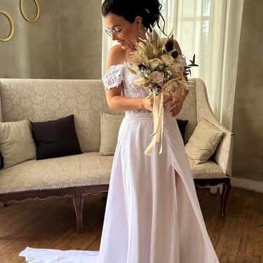 Bouquet de mariée, en fleurs séchées, tons blanc et beige, réalisé par l'Ensore'Fleurs