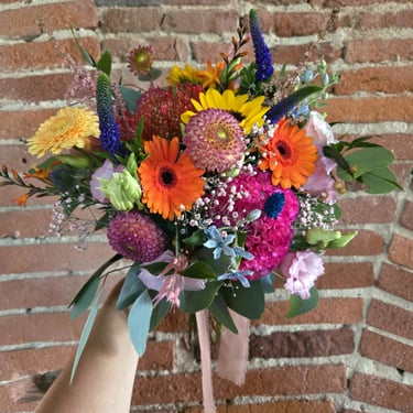 Bouquet de fleurs séchées multicolores, réalisé par l'Ensorce'Fleurs