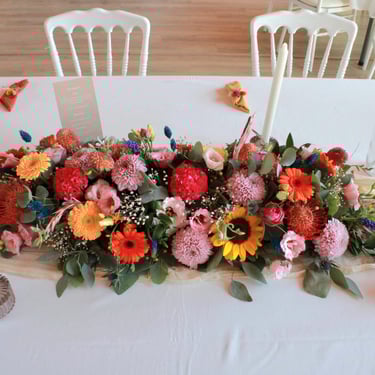 Centre de table de mariage, fleurs séchées multicolores, réalisé par l'Ensorce'Fleurs