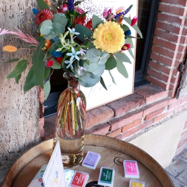 Bouquet de fleurs séchées, décoration de mariage, dans vase en verre, fleurs séchées multicolores