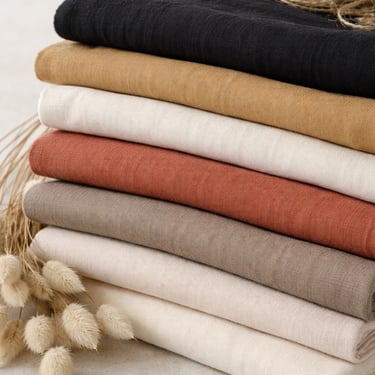 telas-de-lino-dobladas-de-diferentes-colores