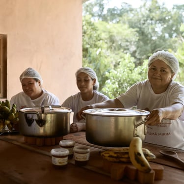 Dona Branca and members of AMAR (Association of Rural Women Farmers). Taruma-Mirim - INCRA; Manaus/AM, Brazil - 2016.