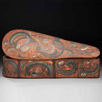 Rosemaling on a violin case