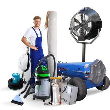 Profissional segurando um tapete embalado ao lado de equipamentos de limpeza, incluindo uma extratora e uma centrífuga