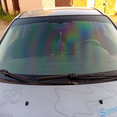 Automobilio priekinis stiklas su „SolarScreen“ plėvele SPECTRA 15C vakare
