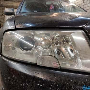 Škoda Superb priekinio žibinto poliravimas