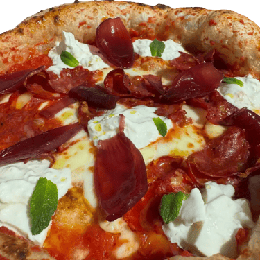 Pizza salami piquant et oignons confits