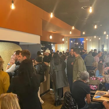 Soirée d'inauguration du restaurant Histoire Sans Faim à Lausanne avec de nombreux invités
