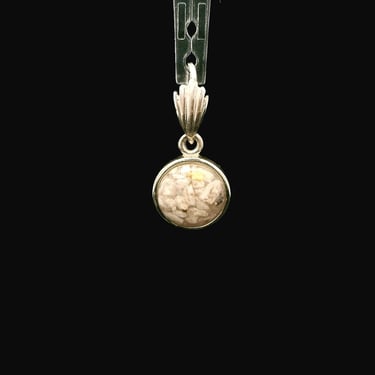 picture of round pendant encasing cremation ashes