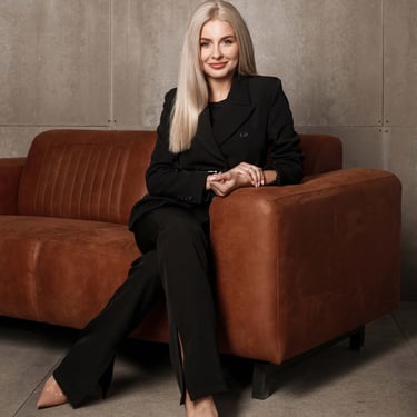 Profesionalūs verslo, linkedin portretai Vilniuje Kaune, dalykinė fotografija, asmeninis įvaizdis studijoje, darbo vietoje