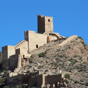 The castle of Alhama de Murcia, of Islamic origin (11th century), dominates the town's landscape. Ph