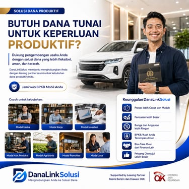 Pria tersenyum memegang BPKB mobil untuk solusi dana tunai produktif dan modal usaha dari DanaLink Solusi.
