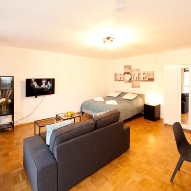 Stilvolles Interieur: Dein gemütliches Studio-Apartment nahe dem Opernhaus.