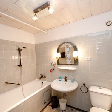 Modernes Badezimmer im zentralen Ein-Zimmer-Apartment Bayreuth.