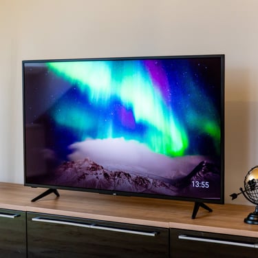 Smart-TV und gemütliche Sitzecke im Wohnbereich (Ferienwohnungen Coburg)