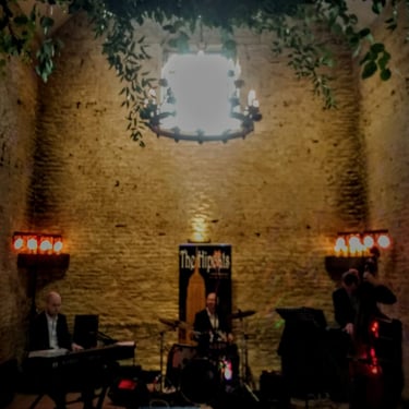 Recommended wedding band - barn wedding -The-Hipcats-barn-wedding-jazz-swing-band-for-hire