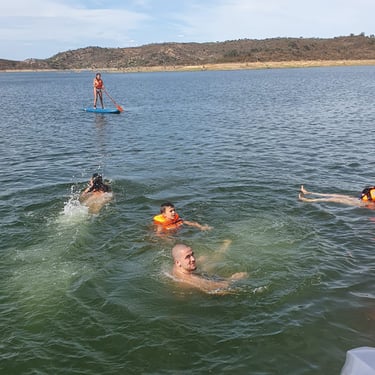 passeio de barco no alqueva diversão