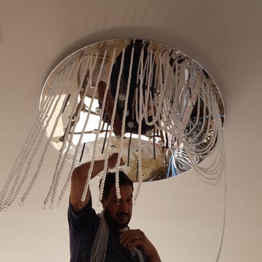 electricien installing chandelier