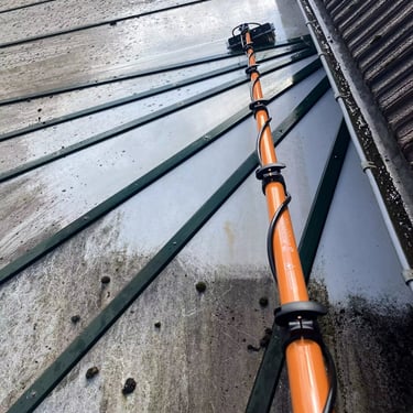 toit en polycarbonate nettoyé par Valentin Herlin de l'entreprise Val Clean