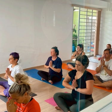Curso de formação em Yoga para quem deseja aprofundar a prática e atuar como professor com certificação da Aliança do Yoga