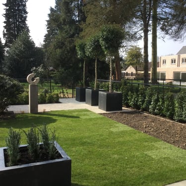 Stadstuin met strakke lijnen