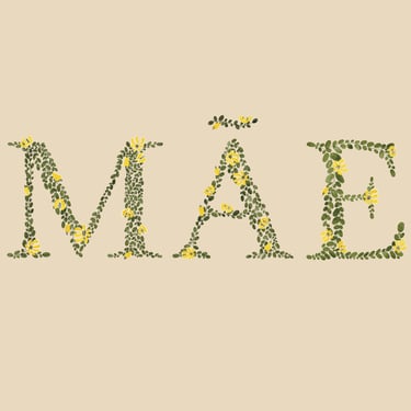 Letras botânicas formando a palavra MÃE criadas com folhas e flores para embalagem de presente personalizada.