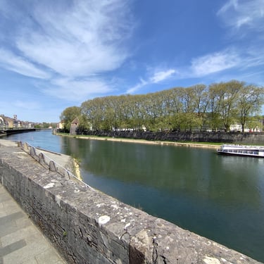 VTC et taxi pour visiter Besançon , vue depuis Canot