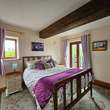 Double bed self catering. Near Builth Wells.