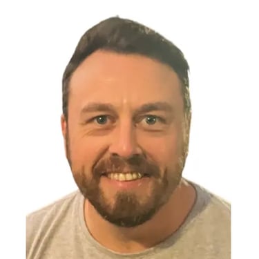 An author profile picture of Keystone Copywriting founder Shane Curry