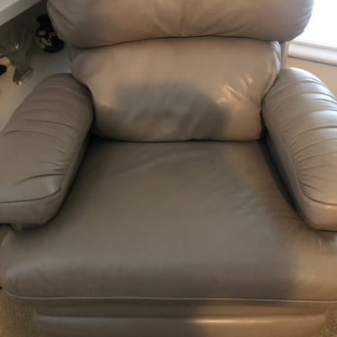 dark brown dirty leather recliner