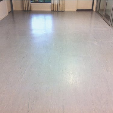 dull grey vinyl floor in mount barker before professional vinyl strip and seal service