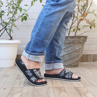 men's camo slider