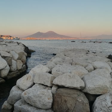une vue sur le vesuve depuis naples