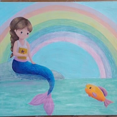 Wandbild Illustration Meerjungfrau mit Buch, Fischfreund und Regenbogen - von Janina Jaeckel