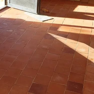 Carreaux en terre cuite rouge