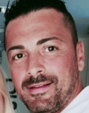 portrait sebastien gérant du salon de coiffure Déesse Coiffure à antibes
